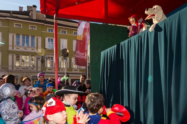 Faschinsspass für Kinder am Bozener Waltherplatz, Foto: TV Bolzano-Bozen
