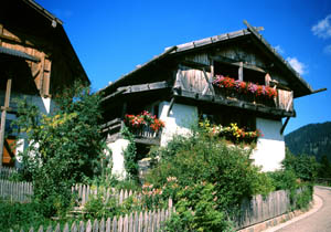 Der bäuerliche Lebensraum ist in Deutschnonsberg noch sehr ausgeprägt.