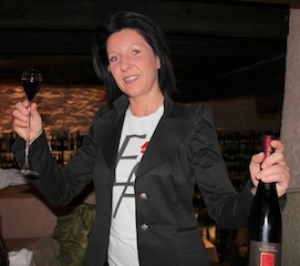 Sommeliere Kathrin Oberhofer hat immer eine gute Weinempfehlung parat, Foto: Heiner Sieger