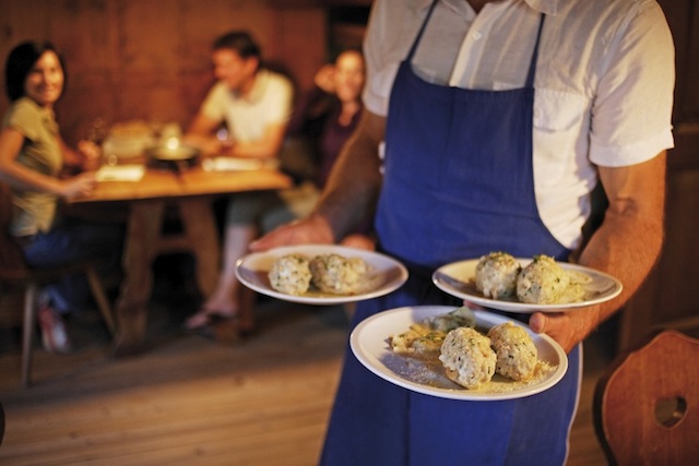 Knödel sind aus der Südtiroler Gastronomie nicht wegzudenken, Foto: Frieder Blickle, smg