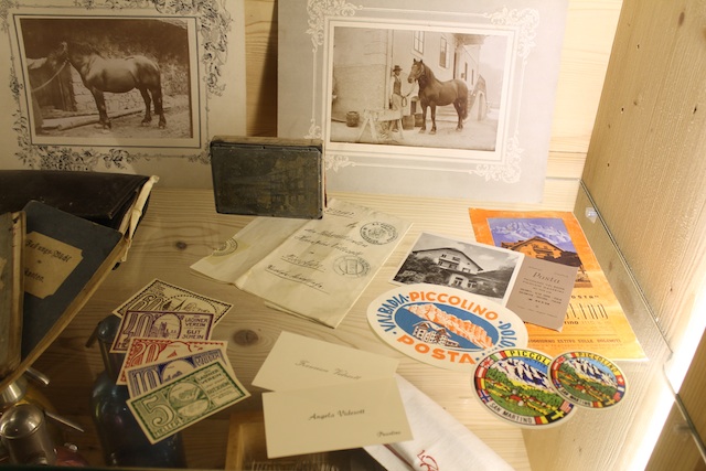 Im Hotelmuseum bewahrt die Inhaber-Familie das Andenken an die Geschichte der Ostaria Posta, Foto: Heiner Sieger