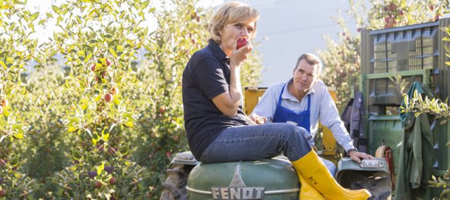 2009 entschieden sich Magdalena und Peter Thuine für eine Leben als Apfelbauern; Foto: Sandwiesenhof