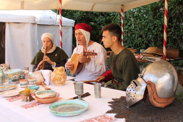 Mittelalterliche Bräuche erleben die Gäste bei der Castelronda hautnah, Foto: Heiner Sieger