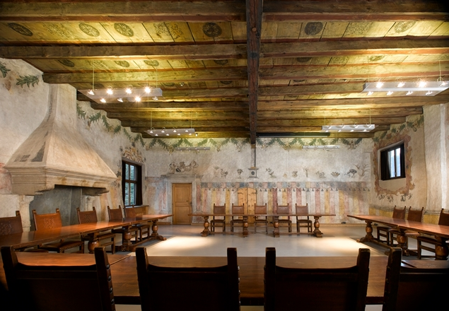 Prunksaal in Schloss Maretsch: Bei der Castelonda öffen fünf Schlöser ihre Pforten und gewähren spannende Einblicke in die mittelalterliche Kultur, Foto: TV Bozen